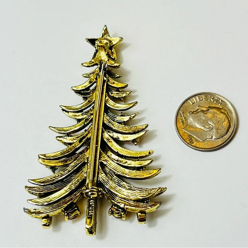 Vintage signed Hollycraft brass tone multicolor rhinestone Christmas tree brooch